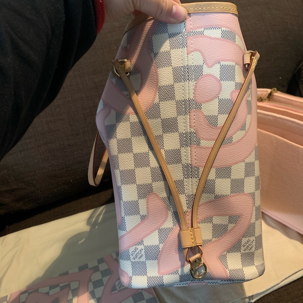 LV Tahitienne Neverfull - Picture 8 of 16